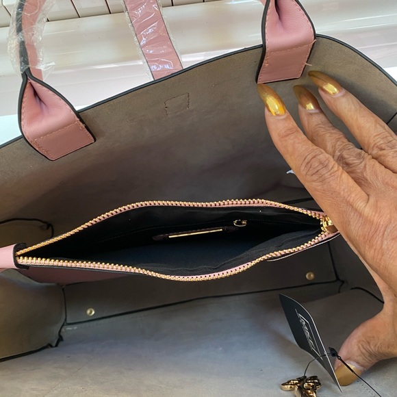 Pink tote bag and wristlet MKF mia collection 2 pc.